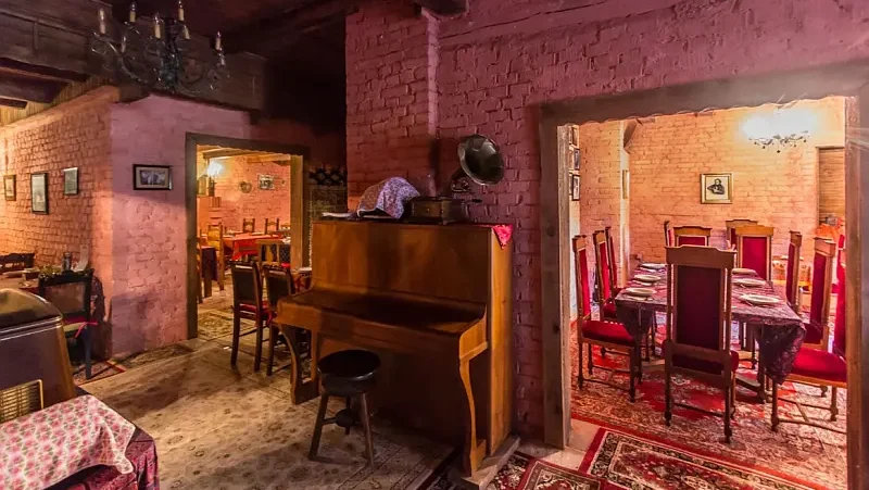 Innenansicht Theatertaverne auf einem historischen Ziegelofengelände