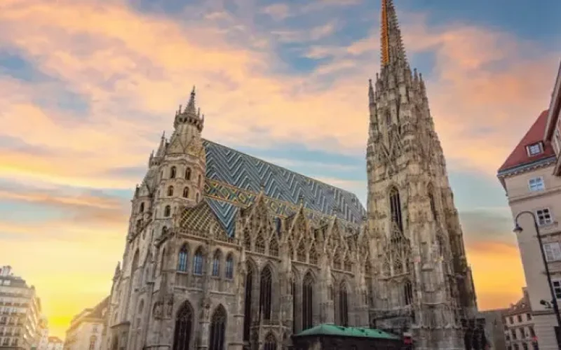 Stephansdom Wien im Sonnenuntergang
